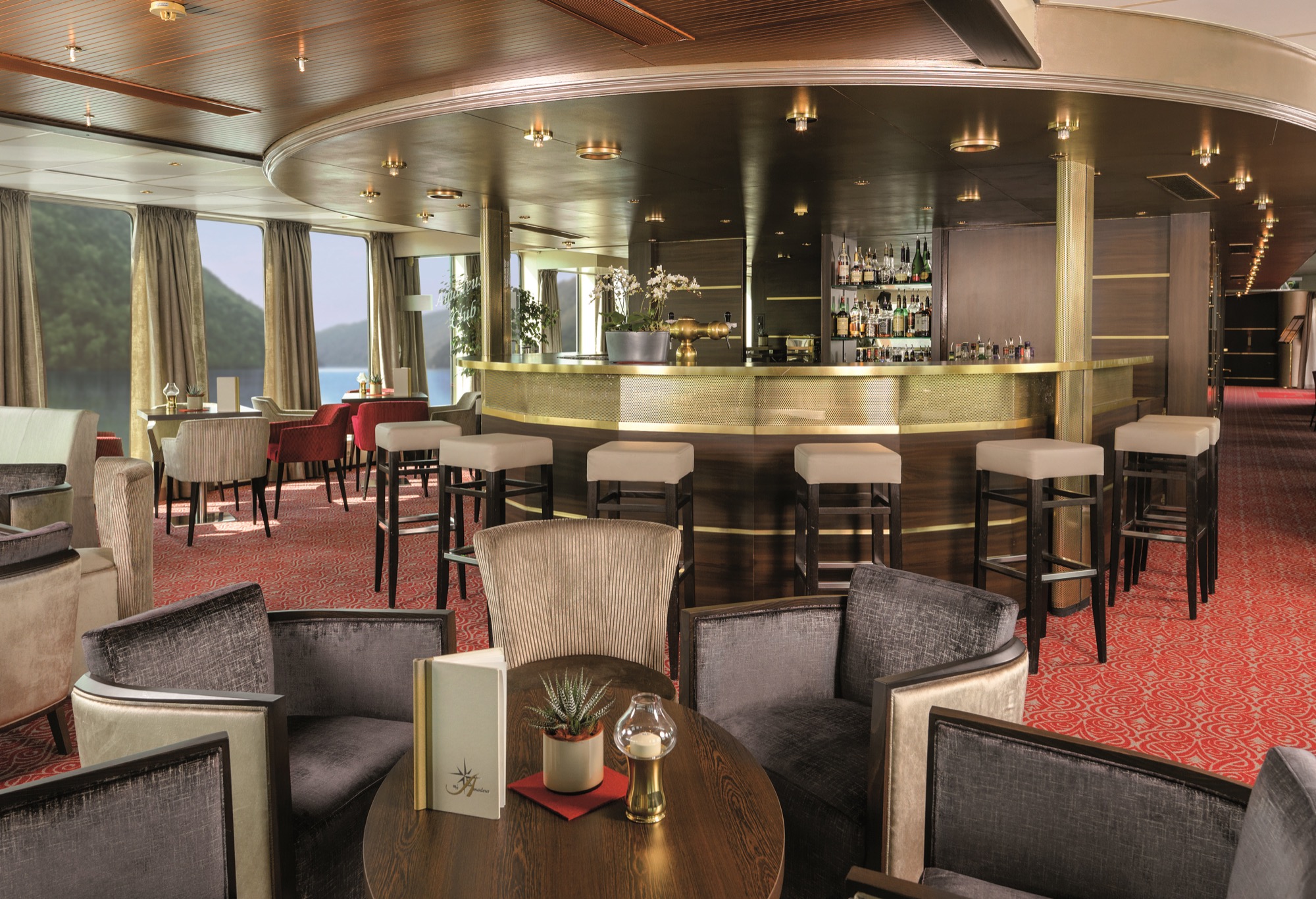 Amadeus Waterways 10 AMADEUS Royal Bar 02.jpg